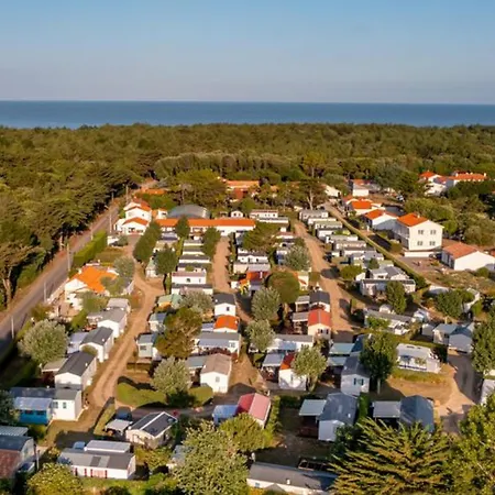 Mobil Avec Terrasse Pour 6 Personnes - Api-1-52-615 * ノートル・ダム・ド・モン