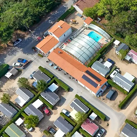 Mobil Avec Terrasse Pour 6 Personnes - Api-1-52-615 *