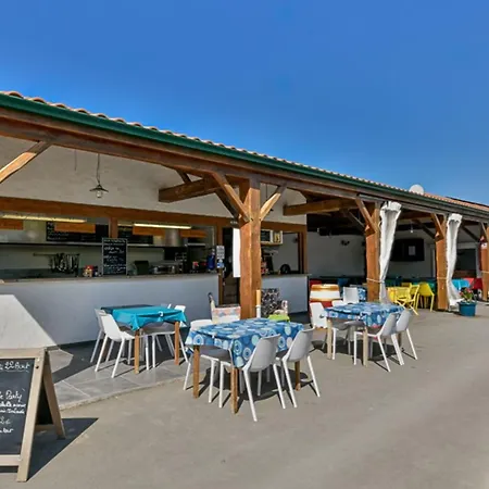 Mobil Avec Terrasse Pour 6 Personnes - Api-1-52-615 نوتر دام دي مونتس