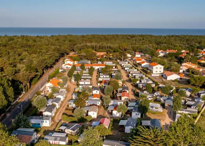 Mobil Avec Terrasse Pour 6 Personnes - Api-1-52-615 * ノートル・ダム・ド・モン