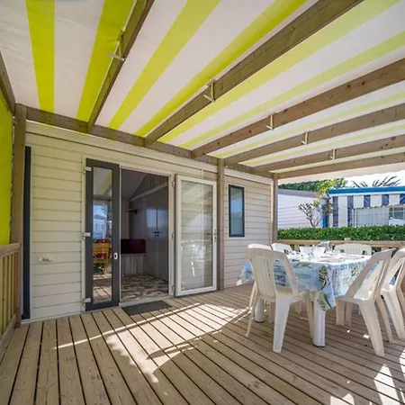 Mobil 6 Pers Avec Terrasse A - Api-1-52-615