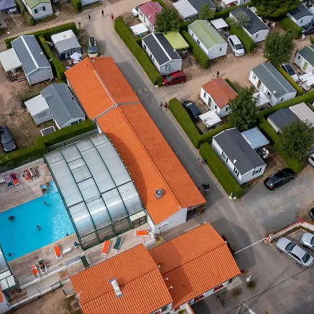 Mobil Avec Terrasse Pour 6 Personnes - Api-1-52-615 * Notre-Dame-de-Monts