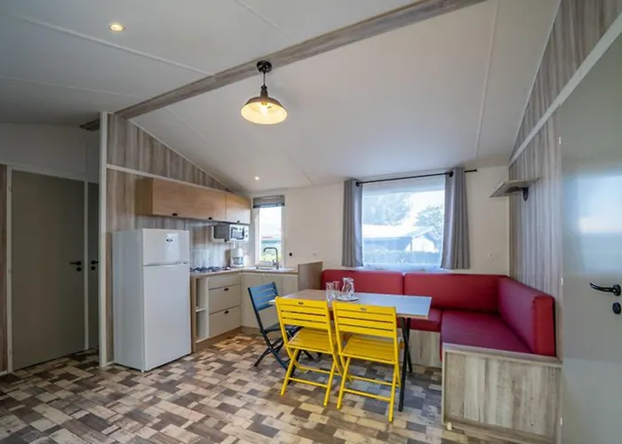 Mobil Home Avec Terrasse Pour 6 Personnes - Api-1-52-615 * Notre-Dame-de-Monts