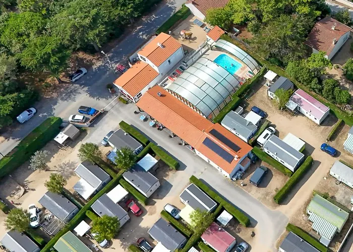 Mobil Avec Terrasse Pour 6 Personnes - Api-1-52-615 *