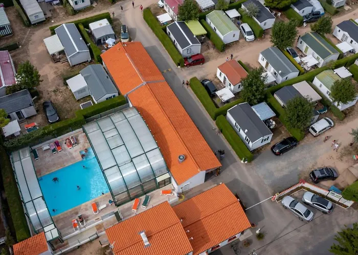 Mobil Avec Terrasse Pour 6 Personnes - Api-1-52-615 * Notre-Dame-de-Monts